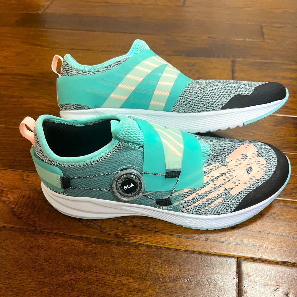 NWOT Kids New Balance Fuel Core Boa size 5.